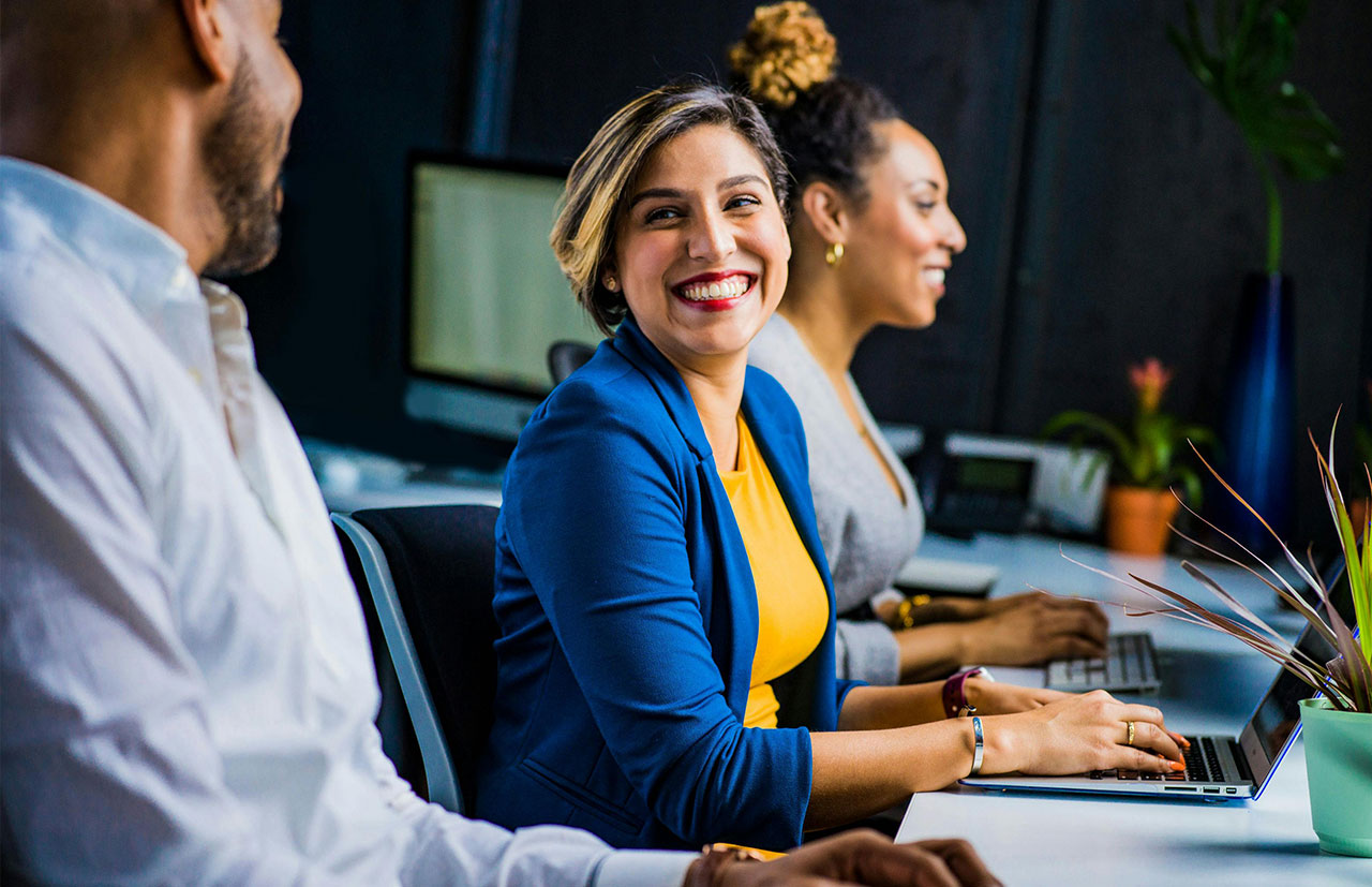 businesswoman-smiling-at-co-work businesswoman-smiling-at-co-work