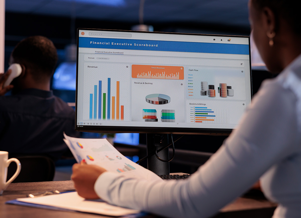 ooffice-employee-analyzing-business-charts-on-compu-2026-01-08-02-13-07-utc ooffice-employee-analyzing-business-charts-on-compu-2026-01-08-02-13-07-utc